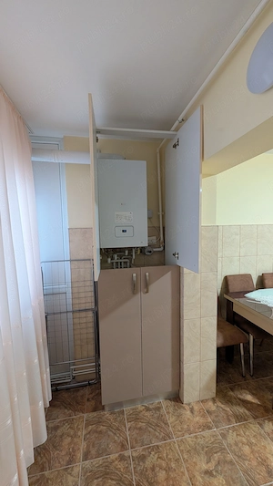 Vand apartament cu 3 camere decomandate aproape de piata mica - imagine 2