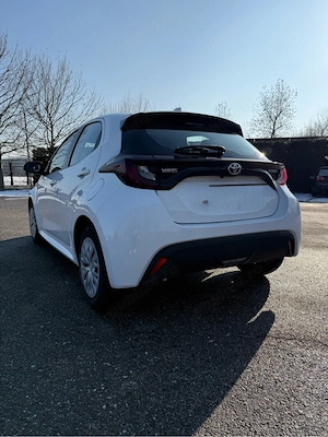 Toyota Yaris hibrid, consum mic, cutie auto, garantie 2032 - imagine 2