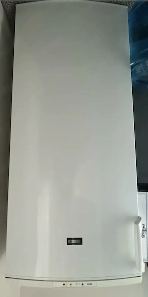 Vând congelator Zanussi