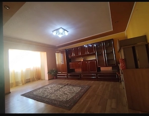 Proprietar vand apartament 3 camere decomandat etaj2 