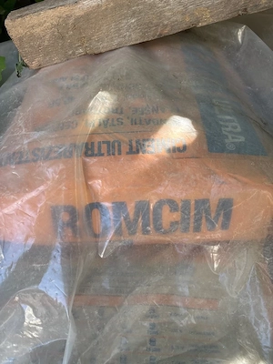 10 saci ciment romcim