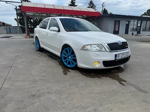 skoda octavia vrs 2,0 d 260 cp - imagine 4