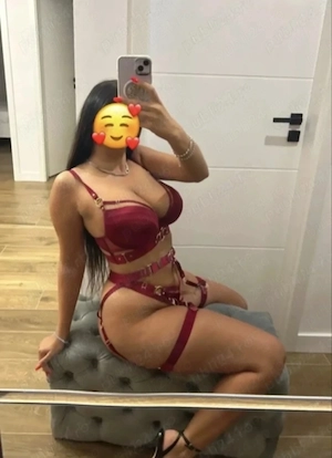 Bruneta focoasa și sexi!Te aștept și te pup!