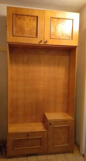 Cuier hol de vânzare.