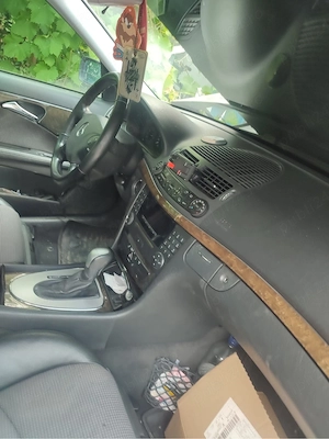 Dezmembrez Vând Mercedes Benz E220
