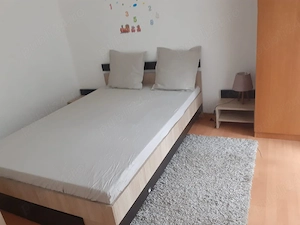 proprietar închiriez apartament cu trei camere semidecomandat comandat 