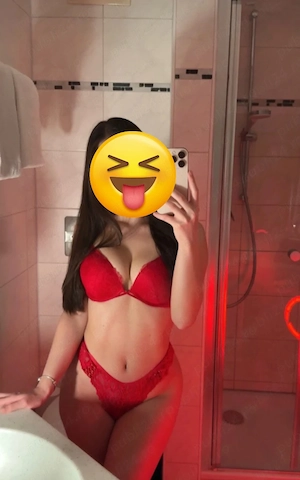 Sexi bruneta cu forme!Fund mare ,sâni mari!Sunt ceea ce cauți!