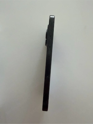 Vând iphone 16 pro black