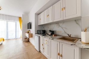 Vând  studio-uri cu vedere la mare, Mamaia Nord, Tomis Villa Promenada, 20 m de plaja - imagine 7