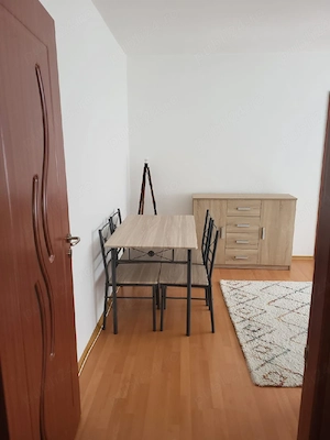 proprietar închiriez apartament cu trei camere semidecomandat în Bacău 