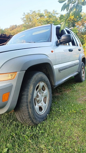 Vând jeep cheroke 2006 - imagine 5