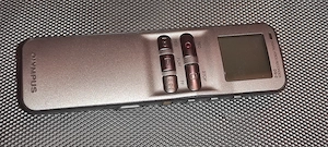 pt. colectionari  reportofon digital OLYMPUS model DS.2 ( made in china ) functioneaza si la 2 bater