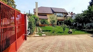 Vind casă zonă centrală   