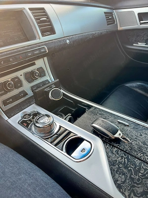 Jaguar XF 2.2D 190 CP   Automată ZF 8 trepte + padele   2012 - imagine 8