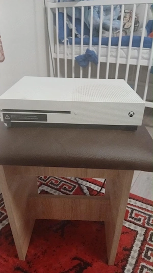Vând Xbox One S si gta v la el 