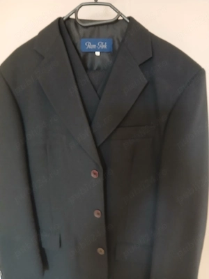 vand 3 costume,marimi 48 si 50,ca noi