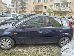 Masina ford fiesta