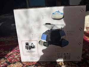 Robot de curatat piscina. 