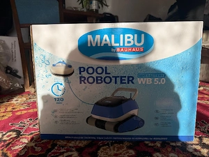 Robot de curatat piscina. 