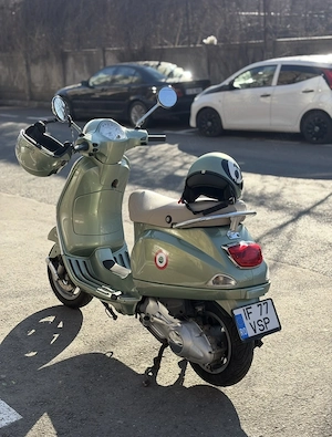 Vespa 125 2008 plus 2 căști originale Vespa  - imagine 2