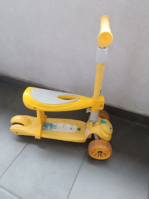 Trotinetă 2 in 1 in stare foarte bună unisex cu roti de silicon, lumini și muzică 