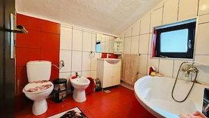 Vând casă modernă(An 2019) Curte uriașă 1267 mp cu facilități deosebite 220000 E - imagine 5