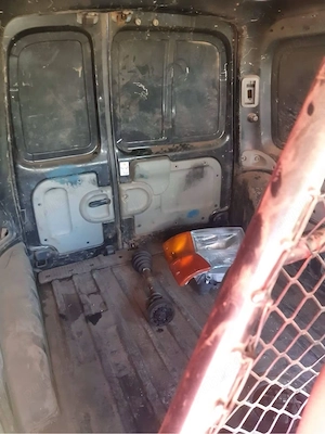 vand dezmembrez renault kango 
