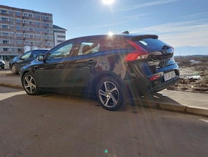 Volvo V40 2018 primul proprietar - imagine 2