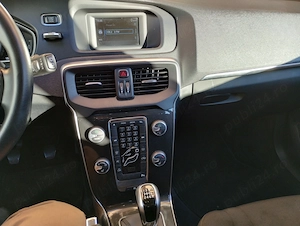 Volvo V40 2018 primul proprietar - imagine 5