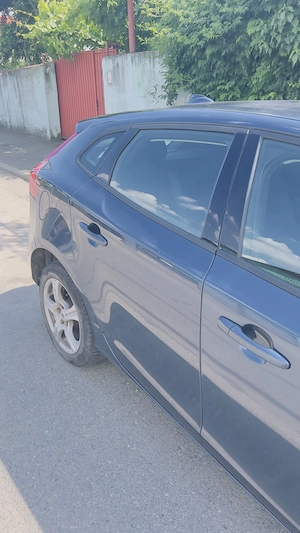 Volvo v40 D2 ,an 2018 - imagine 5