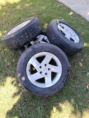 Jante Duster, Nissan 5x114,3 16 anvelope 215 65 16,dot 2022 