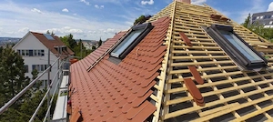      Echipa Profesionistă: Construcții Case (Roșu   Cheie), Finisaje Interioare și Acoperișuri