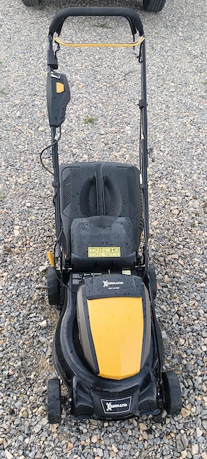 Mașina tuns iarba cu acumulator 