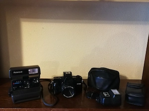 Vand aparate foto vintage Polaroid si Sounex