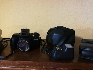 Vand aparate foto vintage Polaroid si Sounex