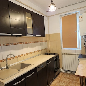 Vând apartament 3 camere, mobilat, 60 mp, 74000 euro, vizavi de Hotel Select - imagine 3