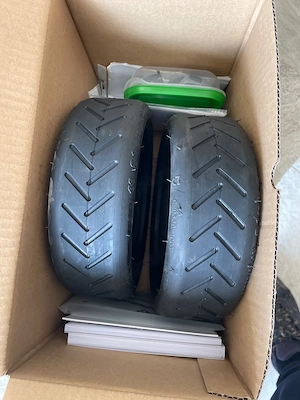 Cauciucuri + camere rezerva Scooter
