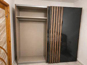 Vand dulap spatios in stare perfecta