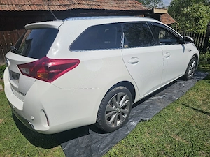 Dezmembrez Toyota Auris Combi hibrid 1.8 - imagine 4