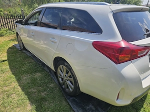Dezmembrez Toyota Auris Combi hibrid 1.8 - imagine 2