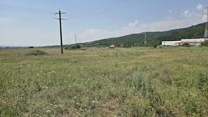 Vand teren intravilan 4500mp cu stalp de medie tensiune