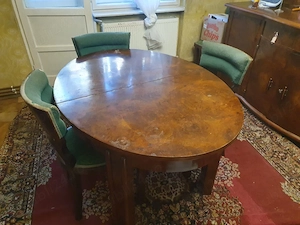 Masă extensibilă din lemn masiv + 4 scaune tapițate   stil vintage clasic