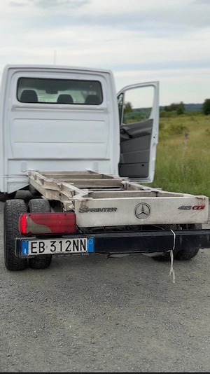 Vând sau schimb Mercedes sprinter 2.2 cu o singură turbină  163 cai An 2010 Acte valabile  - imagine 3