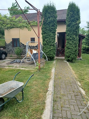 vând casă din lemn (cabană)izolată cu teren aferent - imagine 6