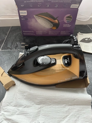 fier de călcat Philips Azur Seria 7000, model DST7040 80.