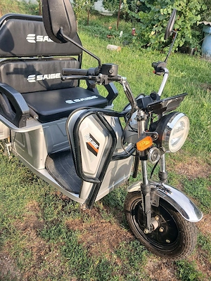 vând triciclu electric de trei luni acte la el prețul negociabil pentru cei din județul Argeș - imagine 2