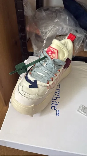 Adidasi Off-white odsy