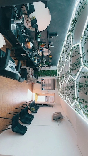 Închiriez scaune salon 