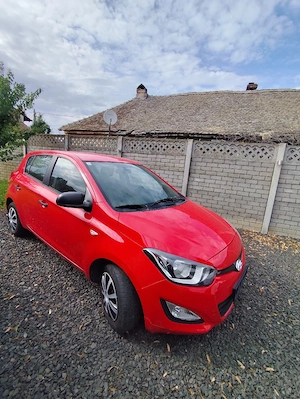 Hyundai i20 ! An 2012. Are 100.000km Carre de service Motor 1 2cm  Clima funcțională Cent - imagine 8
