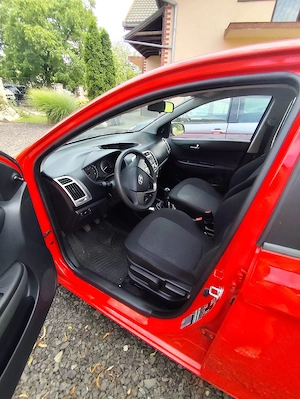 Hyundai i20 ! An 2012. Are 100.000km Carre de service Motor 1 2cm  Clima funcțională Cent - imagine 5